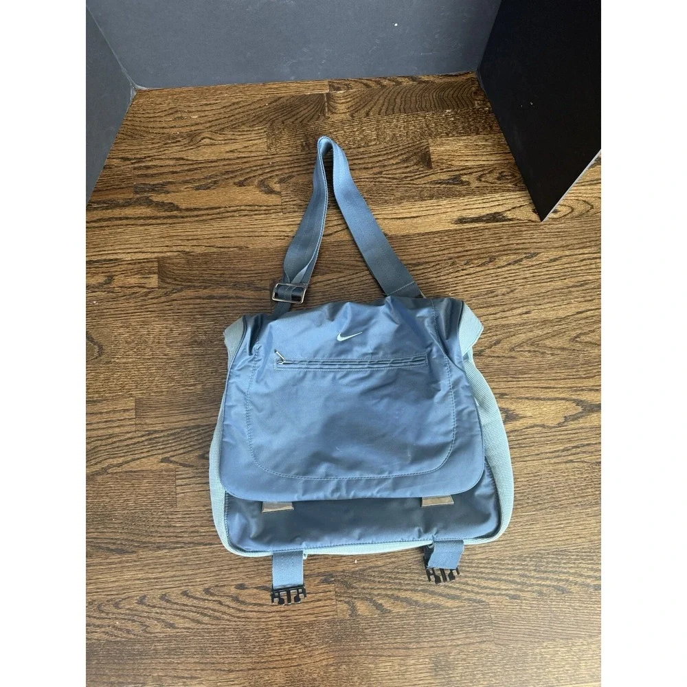 Nike Sportswear Essentials Unisex Blue‎ Messenger Bag